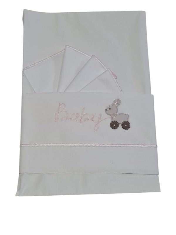 NUOVO ARRIVO
LENZUOLA NEONATA MELBY SET DA 3 PEZZI DA CARROZZINA IN COTONE BIANCO E ROSA 25T0120
