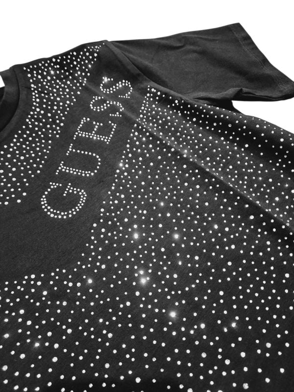 NOVITA'
T-SHIRT IN CALDO COTONE GUESS RAGAZZA MODELLO CROP TOP NERA CON STRASS J6YI14K3721