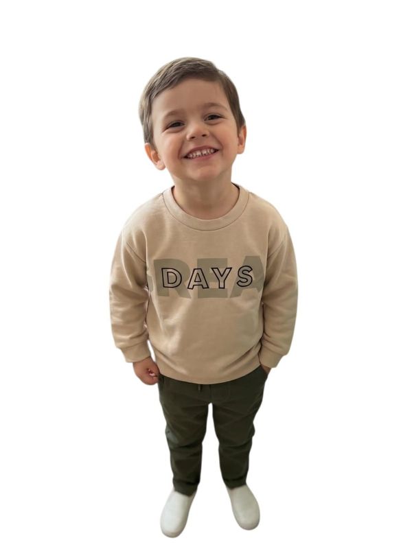 NOVITA'
FELPA MAYORAL BAMBINO BEIGE CON SCRITTA DAYS NERA 
4406