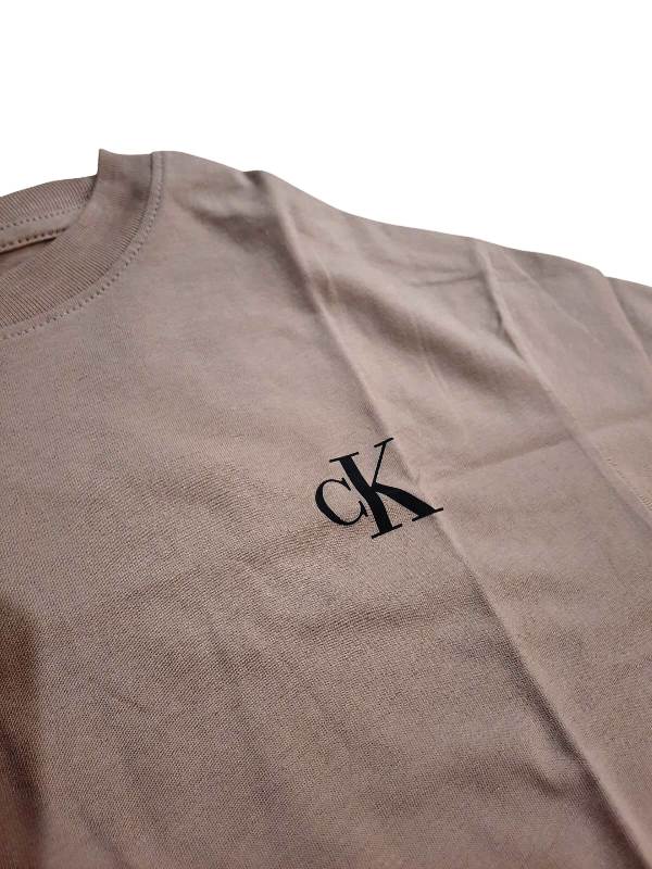 NOVITA'
T-SHIRT RAGAZZO CALVIN KLEIN BASIC IN CALDO COTONE MANICA CORTA BEIGE LVCKTJI19B